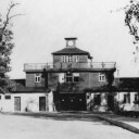 Torgebäude des ehemaligen Konzentrationslagers Buchenwald und Speziallagers Nr. 2, August 1950. Gedenkstätte Buchenwald, Fotograf: Georges Angéli.