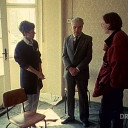 Auf Spurensuche in Wurzen: Jörg Köhler (rechts) im Gespräch mit seiner Mutter und seinem Onkel. Stiftung Deutsches Rundfunkarchiv.