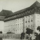 Umzäuntes Amtsgerichtsgebäude in Weimar - Sitz eines sowjetischen Militärtribunals, 1946. Stadtarchiv Weimar