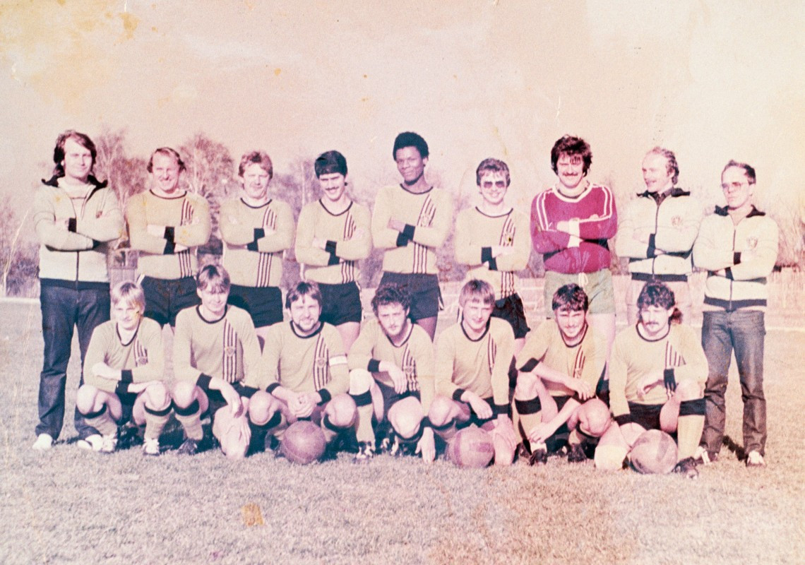 Fußballmannschaft BSG Chemie Pause, 1986. Fotograf unbekannt, Reproduktion: Malte Wandel