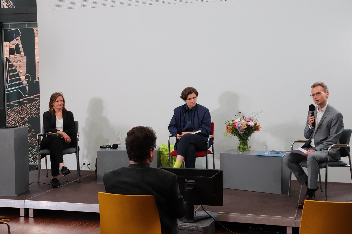 Podium, von links nach rechts: Anke John, Judith Schalansky & Gregor Streim. Foto: Kathrin Schwarz