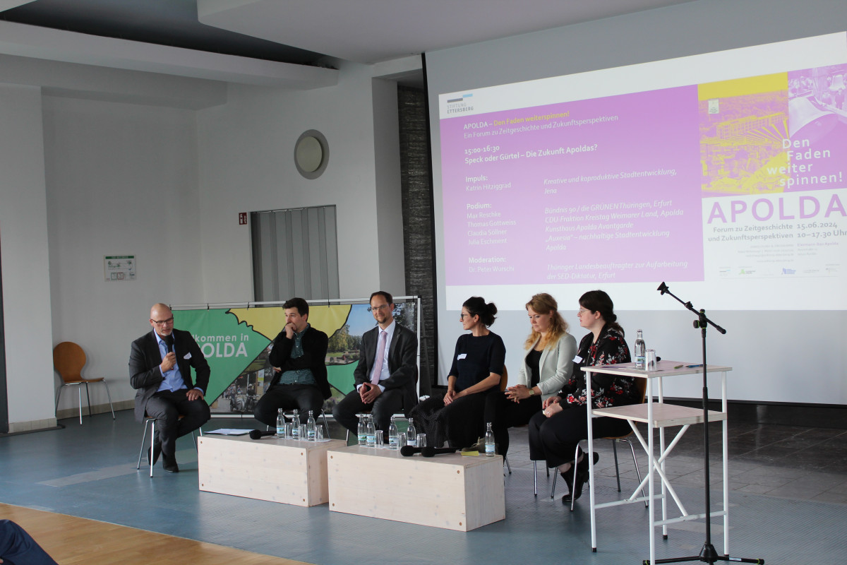 Das Panel 3 von links nach rechts: Dr. Peter Wurschi, Max Reschke, Thomas Gottweiss, Julia Eschment, Katrin Hitziggrad und Claudia Söllner.